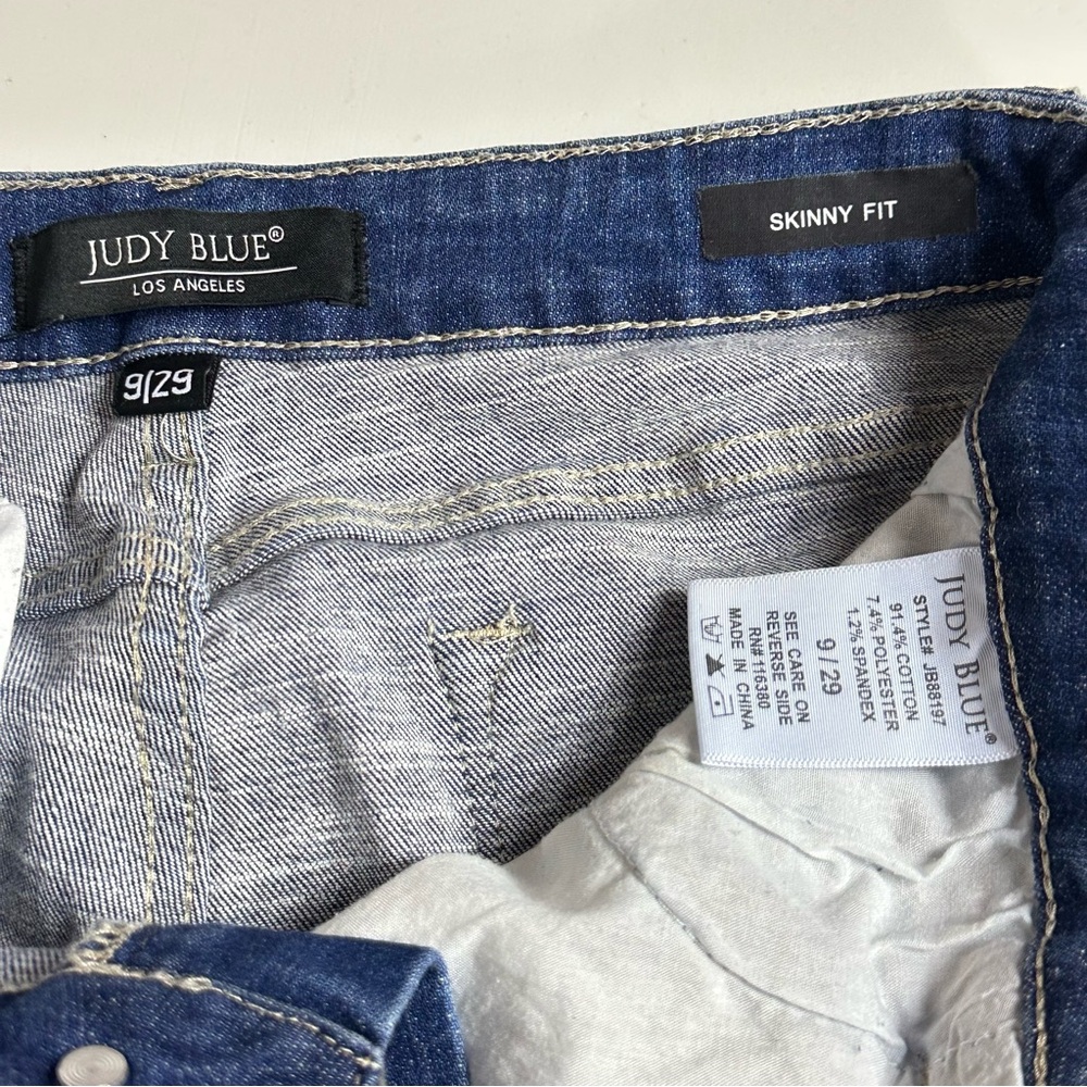 Judy Blue Mid Rise Flattering Fit Destroyed Bleach Splatter Skinny Jeans Size 9 - Picture 7 of 10